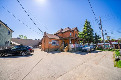 323 Upper Wentworth Street, Hamilton, ON, L9A4T2 | Card Image