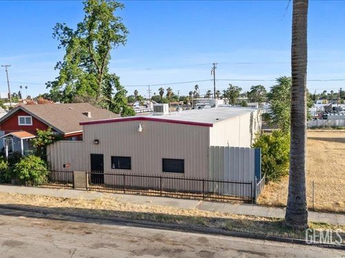 915 E 21st St, Bakersfield, CA, 93305-5206 | Card Image