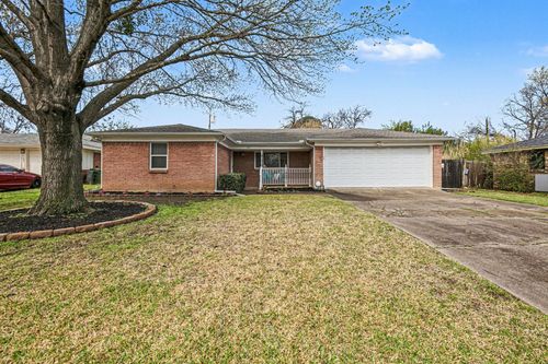 1113 Norwood Dr, Hurst, TX, 76053-4517 | Card Image