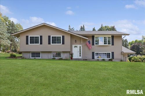 5415 Surrey Dr, Bettendorf, IA, 52722-5451 | Card Image