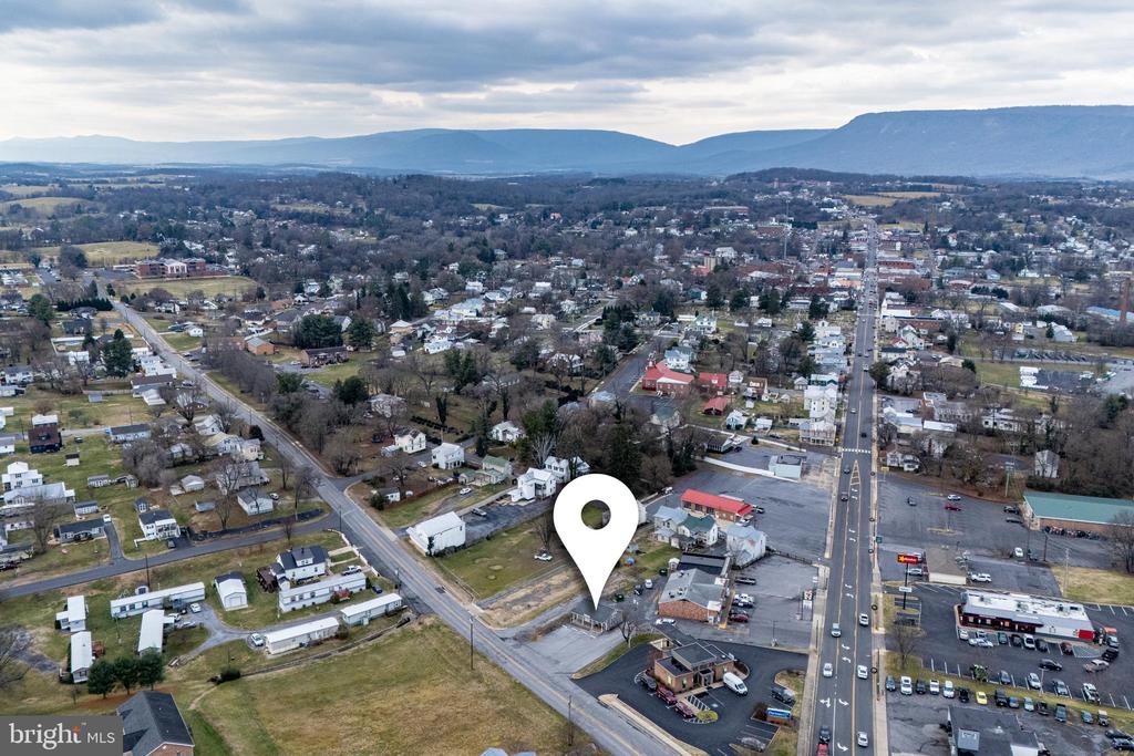 4 1St St, Luray, VA 22835