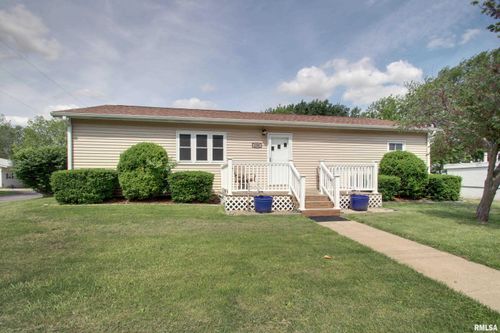130 S State St, Mendon, IL, 62351-1277 | Card Image
