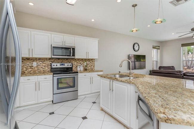 15862 Sw 24th St, House other with 6 bedrooms, 4 bathrooms and null parking in Miramar FL | Image 10