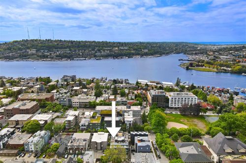b-2366 Franklin Ave E, Seattle, WA, 98102-3315 | Card Image