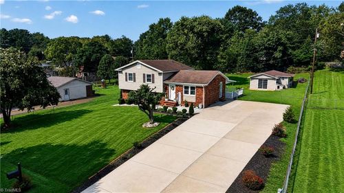 202 Harvest Dr, King, NC, 27021-9599 | Card Image