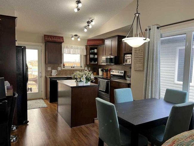 99 Jessie Robinson Close N, Home with 5 bedrooms, 3 bathrooms and 2 parking in Lethbridge AB | Image 7