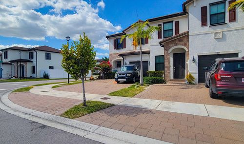 10902 W 33rd Way, Hialeah, FL, 33018-2195 | Card Image