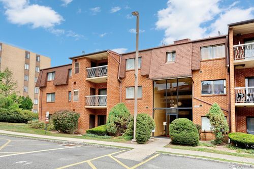 518-518 Kennedy Dr, Spring Valley, NY, 10977-5378 | Card Image