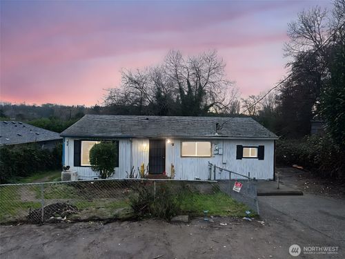 8915 10th Avenue S, Seattle, WA, 98108 | Card Image