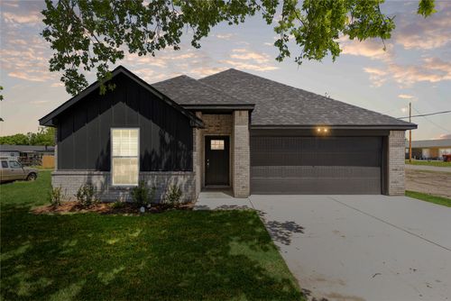 307 E Sanger St, Celeste, TX, 75423-6018 | Card Image