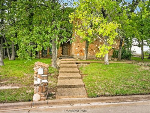 2911 Partridge Cir, Bryan, TX, 77802-2922 | Card Image