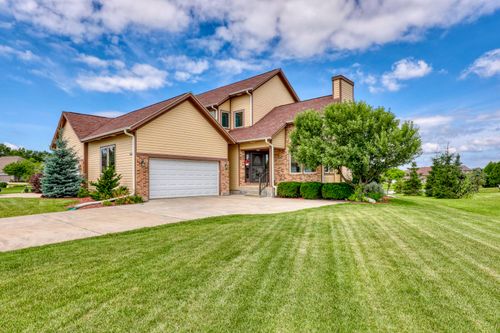 9067 S Cordgrass Cir E, Franklin, WI, 53132-7206 | Card Image