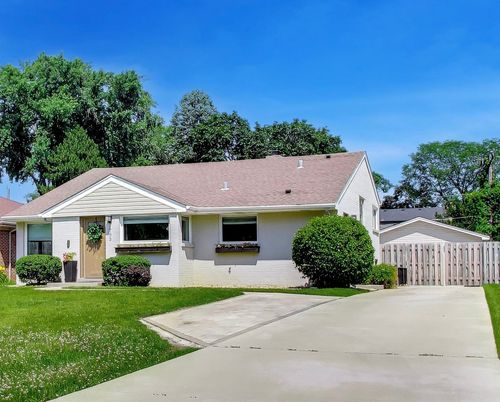 703 Webster Ave, Wheaton, IL, 60187-4392 | Card Image