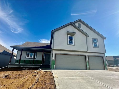 7040 Yulich Ct, Parkville, MO, 64152-1194 | Card Image