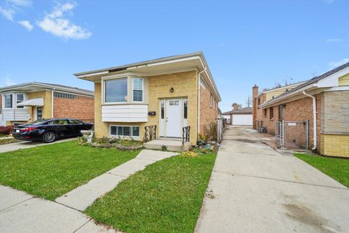 233 32nd Ave, Bellwood, IL, 60104-1217 | Card Image