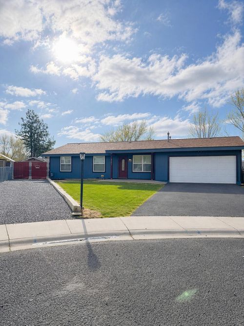4301 Myrtlewood Dr, Klamath Falls, OR, 97603-7936 | Card Image