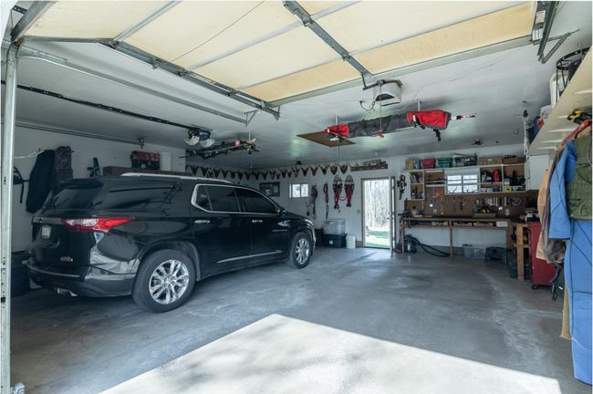 Insulated and heated garage | Image 32