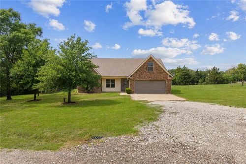 525 Oak Tree Ln, Franklin, TX, 77856-6257 | Card Image