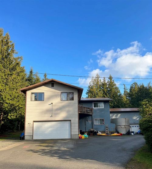 683 Blueberry Dr, Ketchikan, AK, 99901-9533 | Card Image