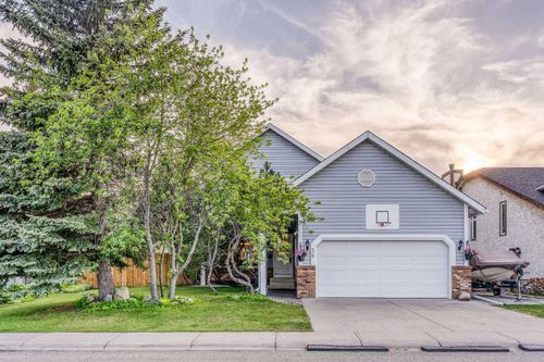 39 Woodmont Way Sw, Calgary, AB, T2W4L7 | Card Image