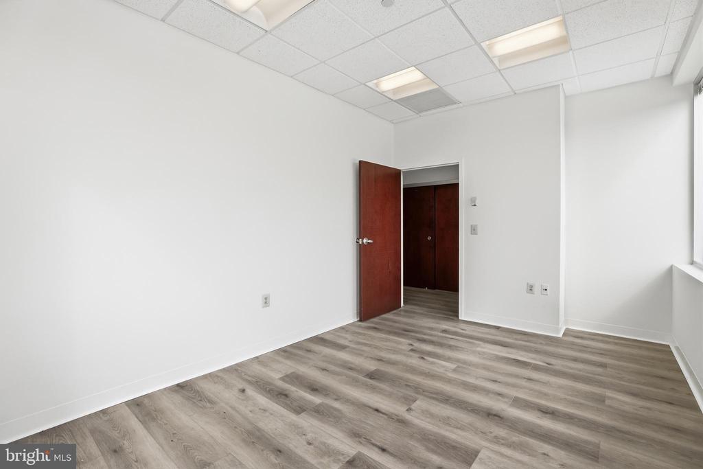 Commercial Lease in WINDSOR MILL 2