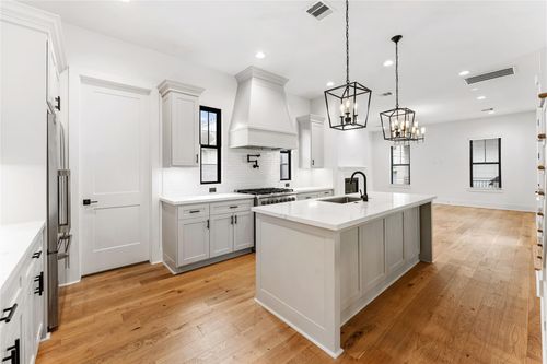 517 E 4th St, Houston, TX, 77007-2608 | Card Image