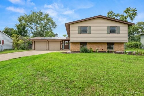 638 Sussex Ln, Crystal Lake, IL, 60014-7420 | Card Image