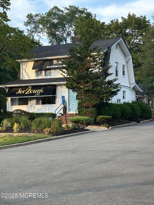 110 Frost Ave, Red Bank, NJ, 07701-6156 | Card Image