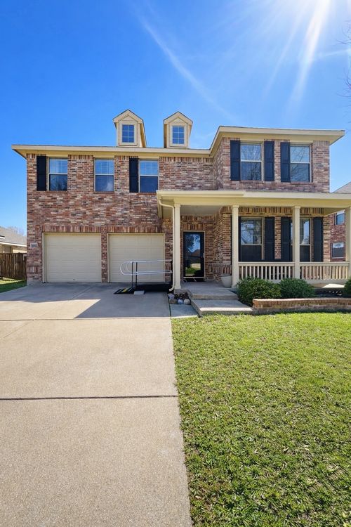 2835 Park Springs Dr, Grand Prairie, TX, 75052-8530 | Card Image