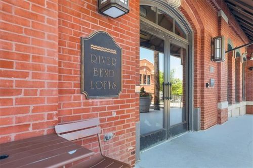 510-200 Main St, Kansas City, MO, 64105-1284 | Card Image