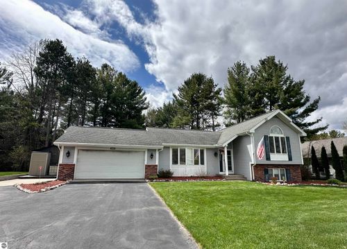 3601 Southridge Court, Traverse City, MI, 49684 | Card Image