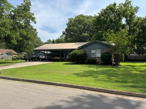 1042 Terrace St, Bolivar, TN, 38008-2418 | Card Image