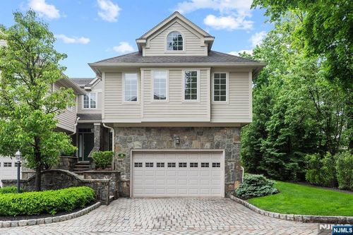 10 Kensington Ct, Tenafly, NJ, 07670-2872 | Card Image