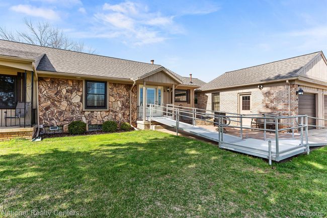 3 - 11987 Shenandoah Dr, Home with 2 bedrooms, 2 bathrooms and null parking in South Lyon MI | Image 35