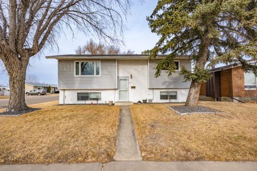 60 Gray Cres Nw, Medicine Hat, AB, T1A7E1 | Card Image