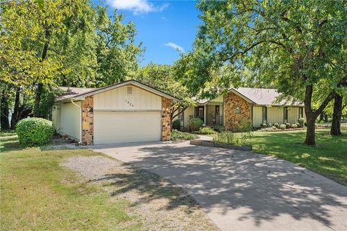 1020 N 19th Pl, Independence, KS, 67301-2356 | Card Image