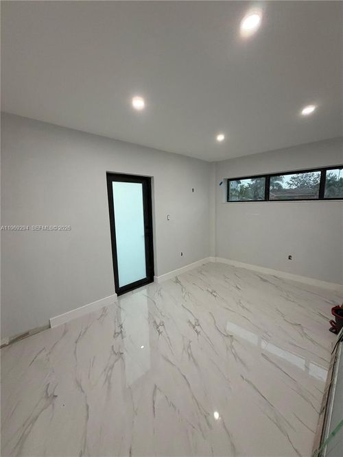 e-1085 Nw 191st St, Miami Gardens, FL, 33169 | Card Image