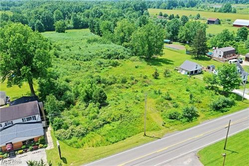 3924 Warren Sharon, Vienna, OH, 44473 | Card Image