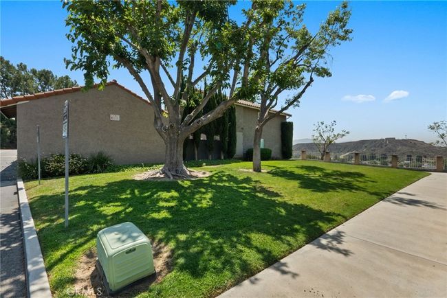 22524 Paseo Terraza, Townhouse with 2 bedrooms, 2 bathrooms and 2 parking in Santa Clarita CA | Image 25