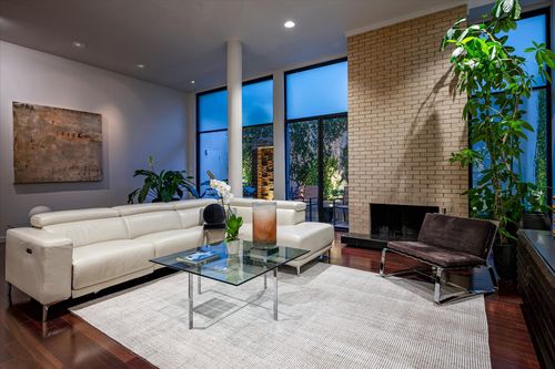 3210 Elizabeth St, Dallas, TX, 75204-1806 | Card Image
