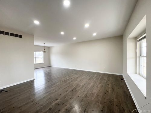 4749 Hickory Pointe Blvd, Ypsilanti, MI, 48197-6803 | Card Image