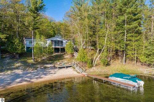 16533 Wagner Rd, Lake Ann, MI, 49650-9618 | Card Image