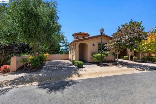 84 Siena Dr, Oakland, CA, 94605-3706 | Card Image