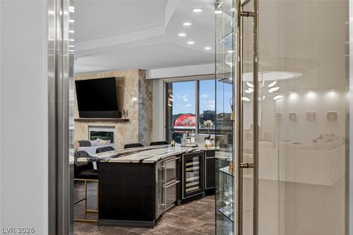 ph-3101-2747 Paradise Rd, Las Vegas, NV, 89109-9073 | Card Image