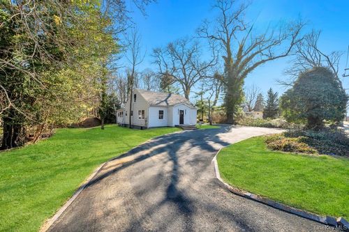 624 Townline Rd, Smithtown, NY, 11788-2821 | Card Image