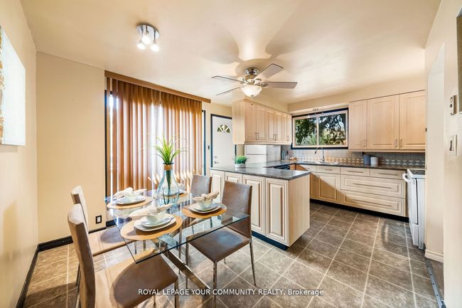 203 Taunton Rd W, House attached with 3 bedrooms, 2 bathrooms and 2 parking in Oshawa ON | Image 9