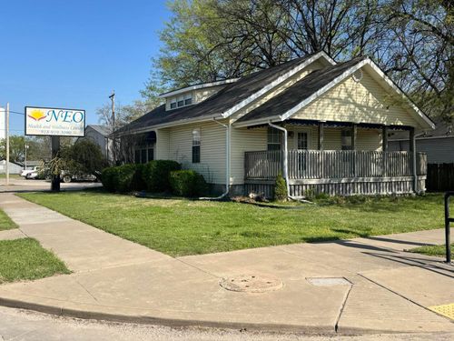 102 E Steve Owens Blvd, Miami, OK, 74354-7730 | Card Image