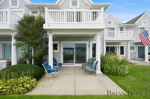 965 W Savidge St, Spring Lake, MI, 49456-1683 | Card Image
