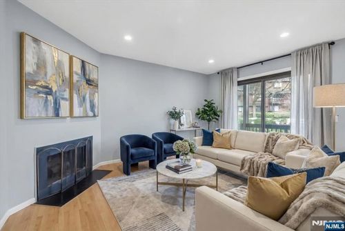 117 Sunset Ky, Secaucus, NJ, 07094-2212 | Card Image