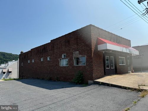 1651 Fairview St, Reading, PA, 19606-2532 | Card Image